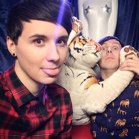 Danis not on fire (@danisnotonfire) .